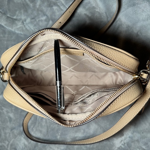 Michael Kors Small Nude Crossbody Bag Used - Picture 2 of 8